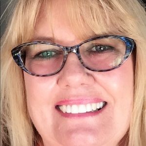 Meet your Posher, Niki